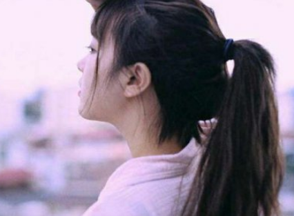 内敛低调的四个字网名简单气质飒爽--素颜女人