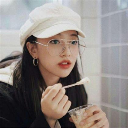 适合发朋友圈的幽默搞笑的说说--管谁叫阿姨
